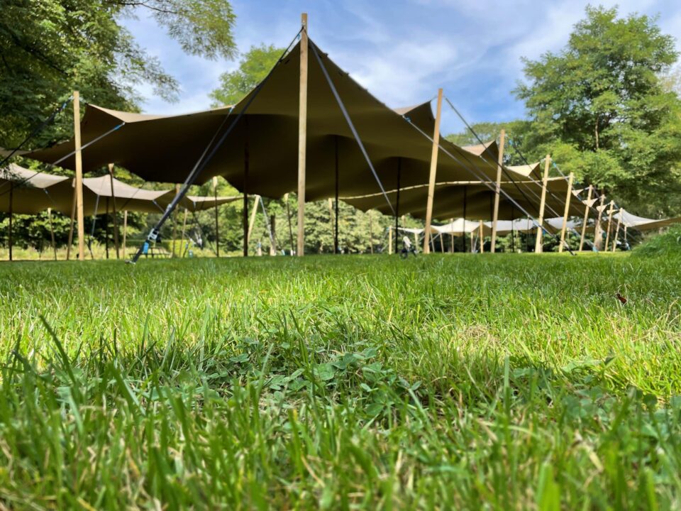 Stretchtent 10x30 huren