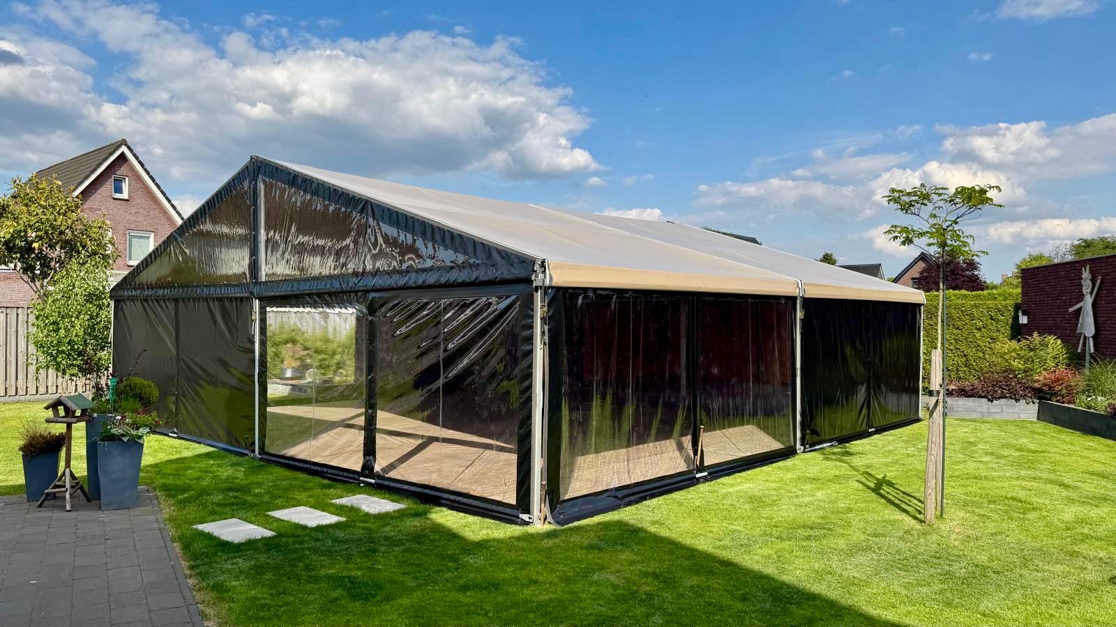 TT110 10x10x2.3m pepper zwart